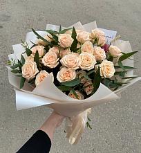 Букет Кремовые розы Латте в Пено