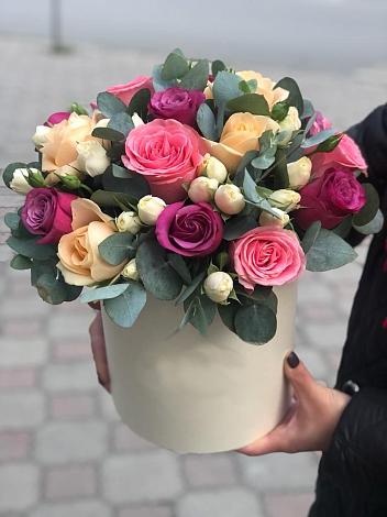 Цветочная композиция из Розы в шляпной коробке в Пено