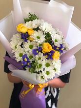 Букет цветов из:  Ирисы, Хризантемы и Розы #REPLACE_PRED# Пено