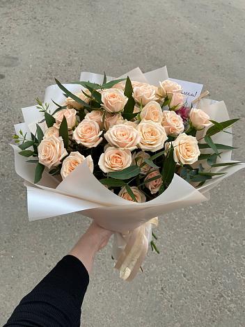 Букет Кремовые розы Латте в Пено