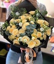 Букет цветов из:  Розы и Лизиантусы в Пено
